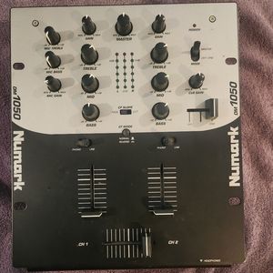 NUMARK DM1050 DJ MIXER